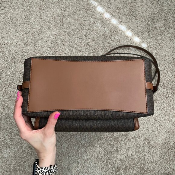 πNWOT Michael Kors Jaycee Large Logo Backpack Brown - Picture 8 of 9